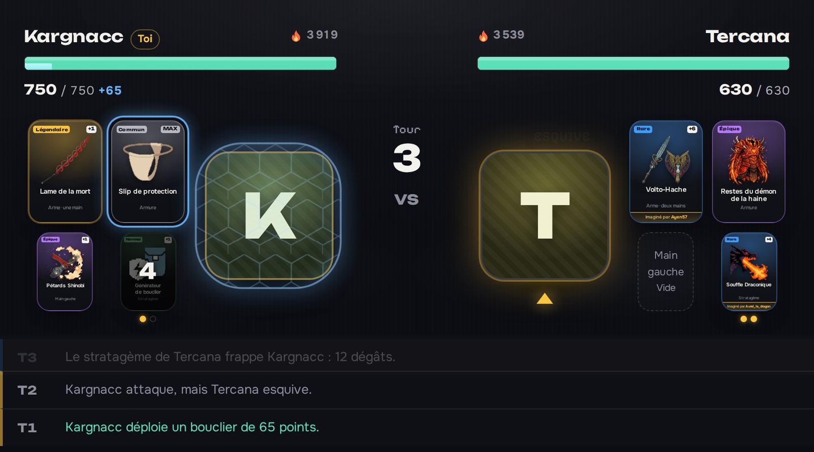 Un duel en cours : les deux builds face à face, leurs barres de PV, et le déroulé des premiers tours.